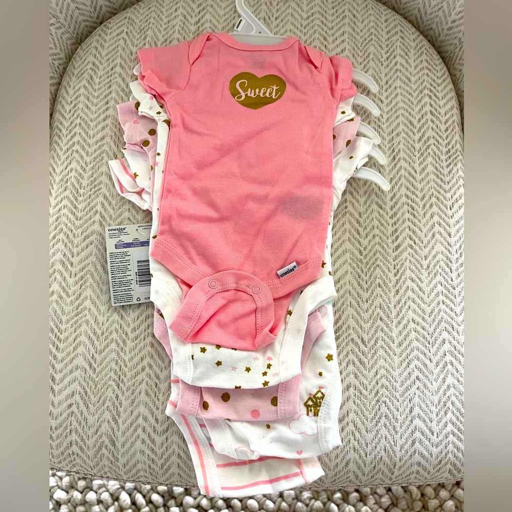 GERBER Brand New 5 pack Onesies